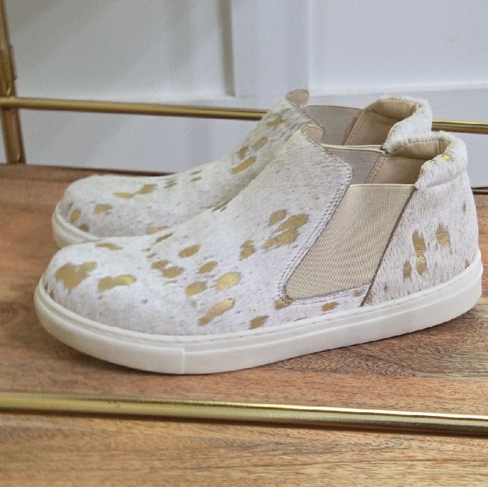 COCONUTS BY MATISSE Women’s Harlan White, Gold Spot Cow Hair Sneakers 7.5